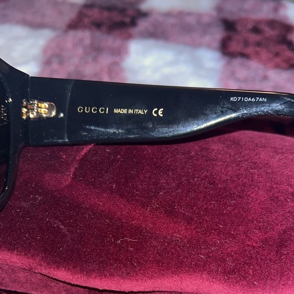 Black and gold authentic Gucci sunglasses - Picture 4 of 4